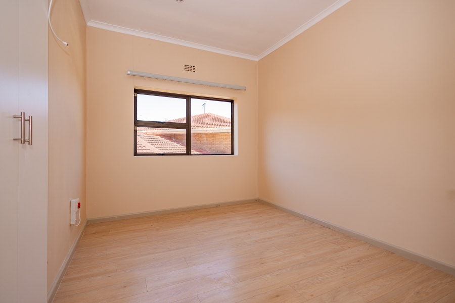 To Let 3 Bedroom Property for Rent in Loevenstein Western Cape